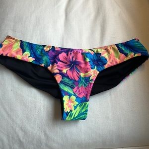 Gorgeous bright tropical XL , cheeky bottoms
